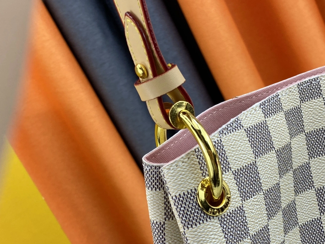 Louis Vuitton AAA Quality Shoulder Bags In Pink For Women Sleek 5374 - Image 5