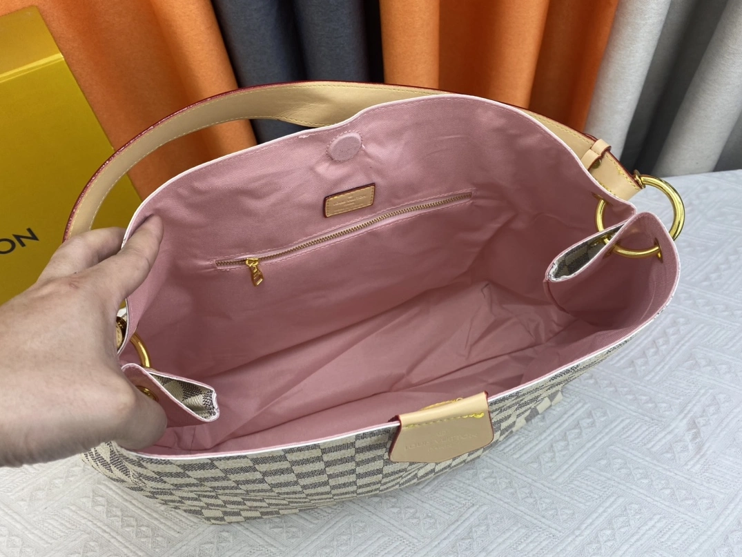 Louis Vuitton AAA Quality Shoulder Bags In Pink For Women Sleek 5374 - Image 7