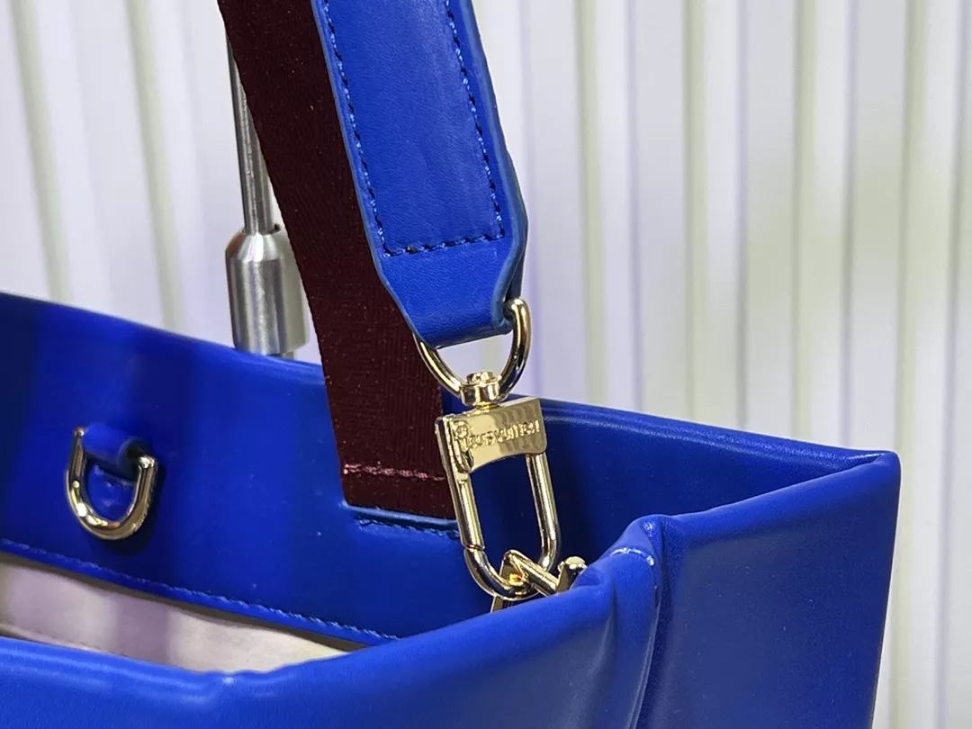 Louis Vuitton AAA Quality Tote-Handbags For Women Comfortable 3323 - Image 4