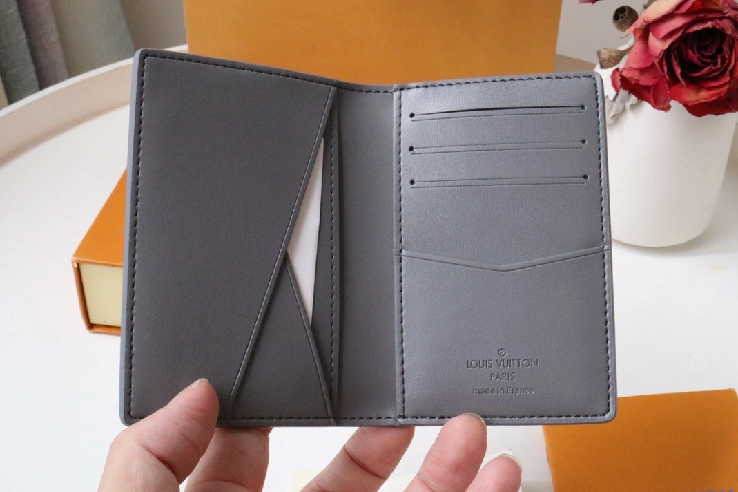 Louis Vuitton AAA Quality Wallets Breathable 6252 - Image 4
