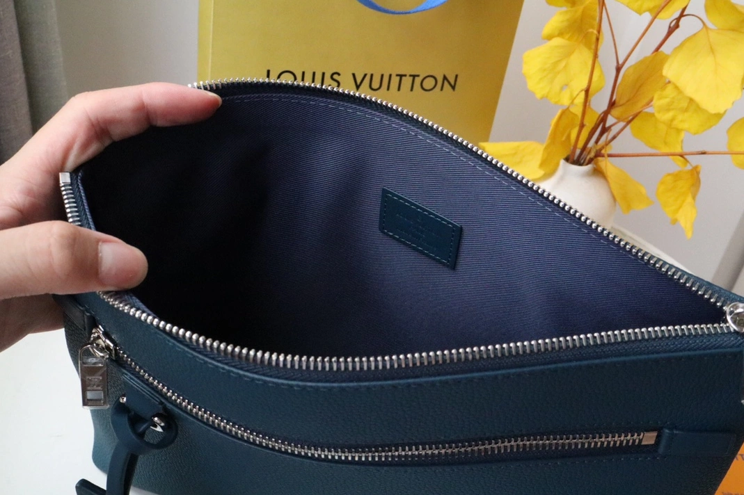 Louis Vuitton AAA Quality Wallets For Unisex Stylish 7246 - Image 8