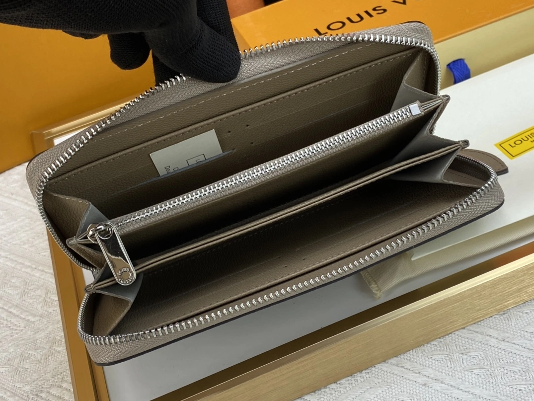 Louis Vuitton AAA Quality Wallets For Women Bold 1129 - Image 7