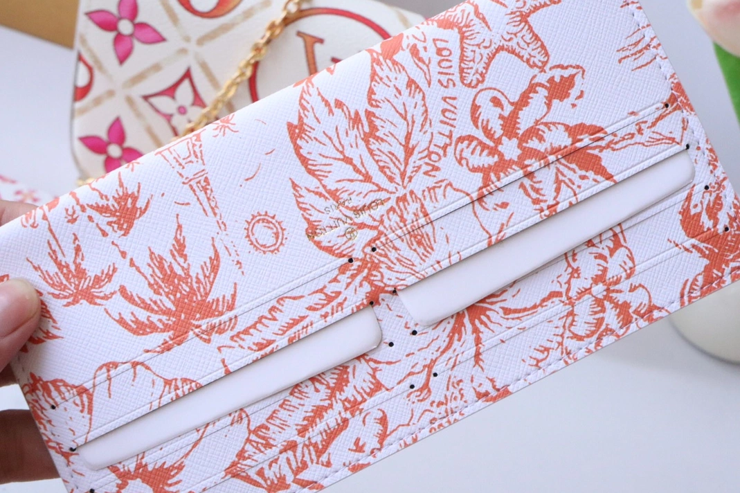 Louis Vuitton AAA Quality Wallets For Women Breathable 447 - Image 3