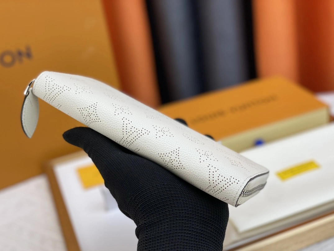 Louis Vuitton AAA Quality Wallets For Women Vibrant 236 - Image 3