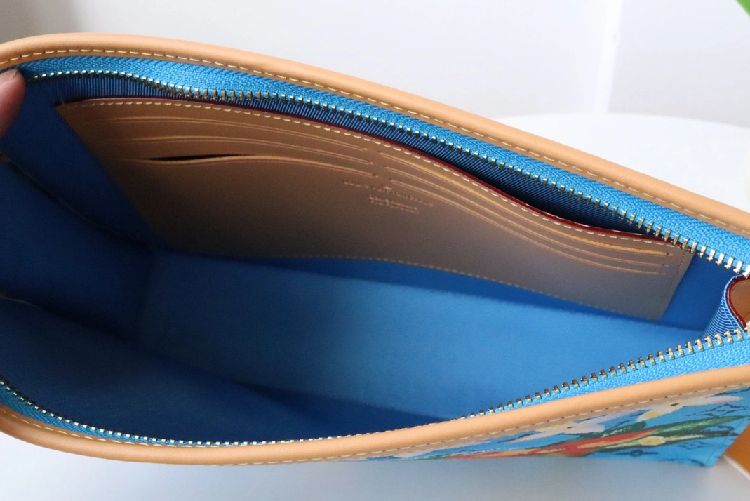 Louis Vuitton AAA Quality Wallets GoAnywhere 9906 - Image 6