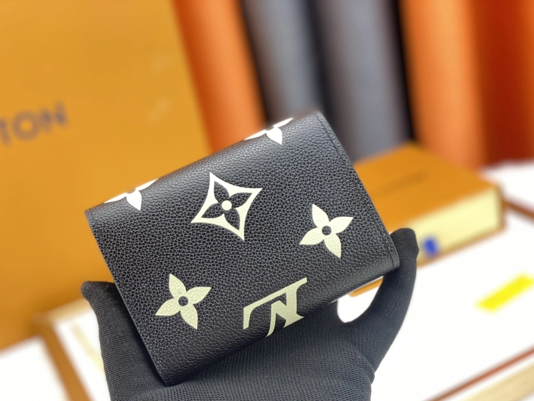 Louis Vuitton AAA Quality Wallets Unique 1364