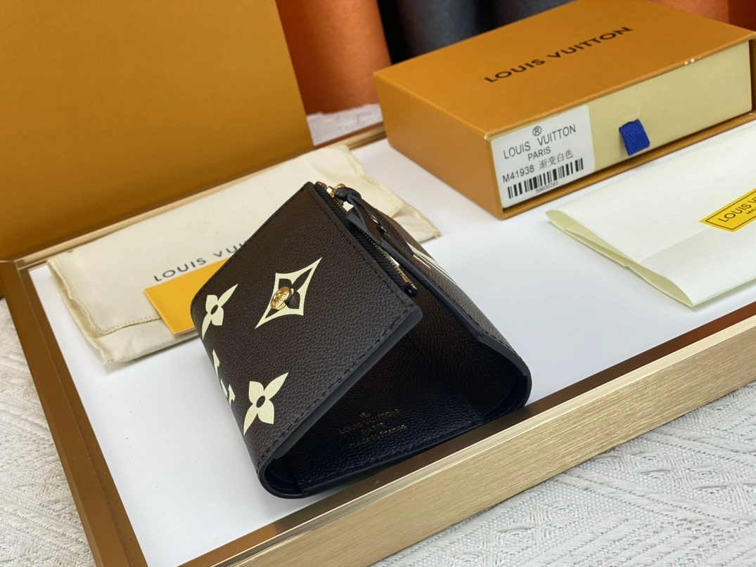 Louis Vuitton AAA Quality Wallets Unique 1364 - Image 6