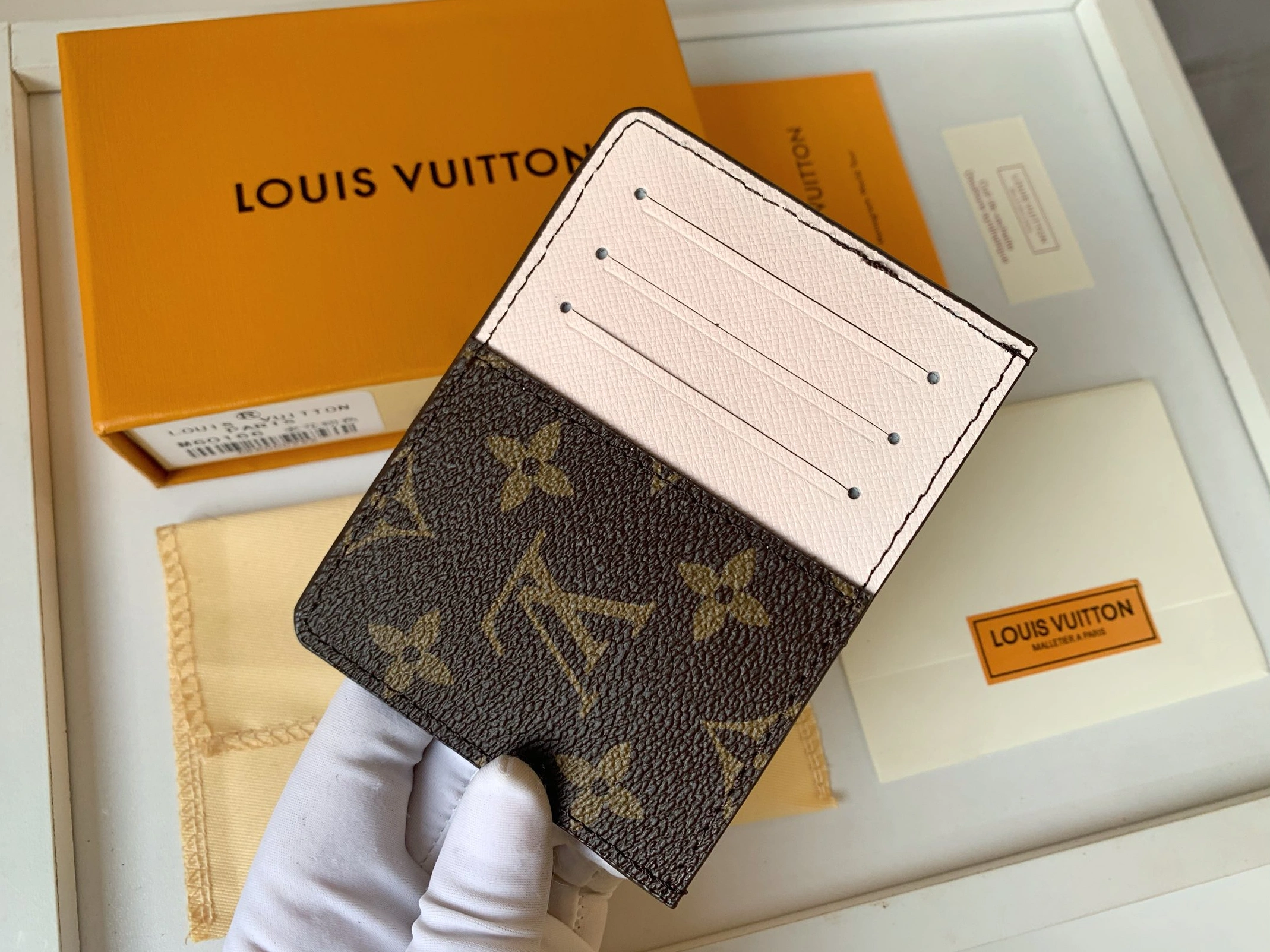 Louis Vuitton Card Case Comfortable 9684
