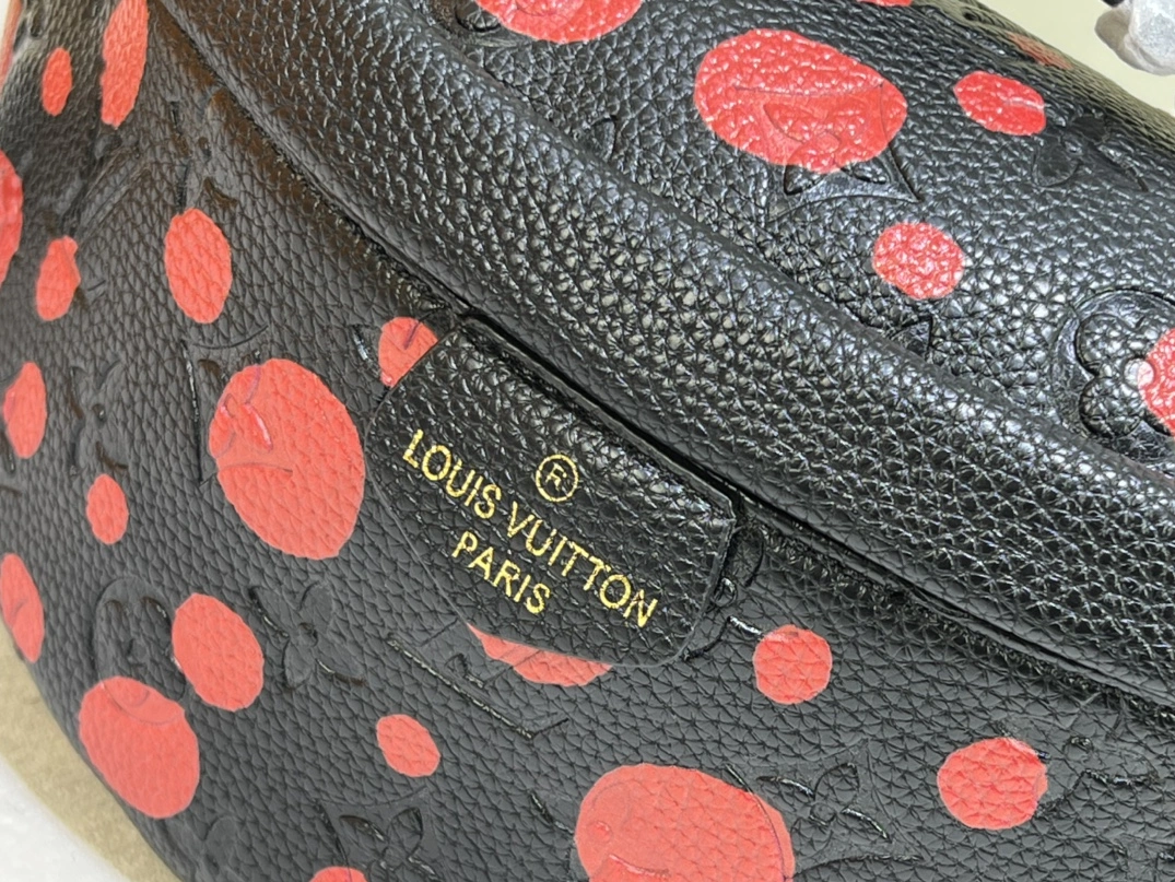 Louis Vuitton LV AAA Quality Belt Bags For Unisex Sophisticated 3306 - Image 3