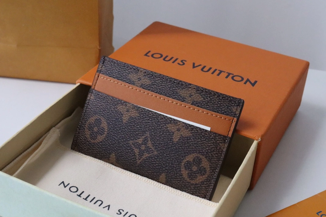 Louis Vuitton LV Card Case Fashionable 8980