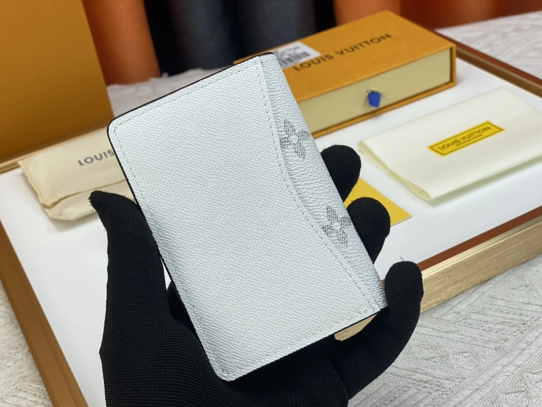 Louis Vuitton LV Card Case For Unisex Flexible 5050