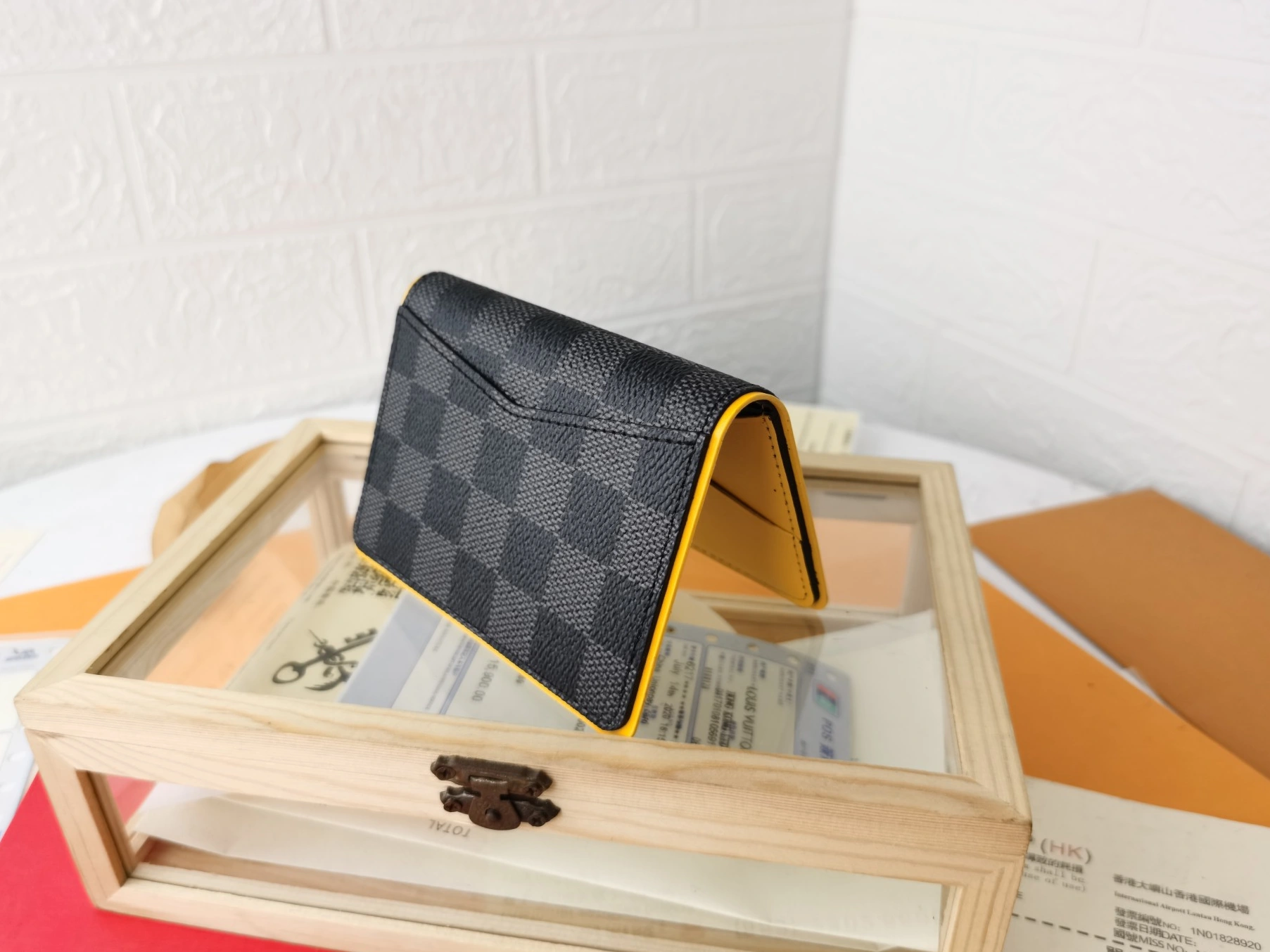 Louis Vuitton LV Card Case For Unisex Lightweight 8142 - Image 4