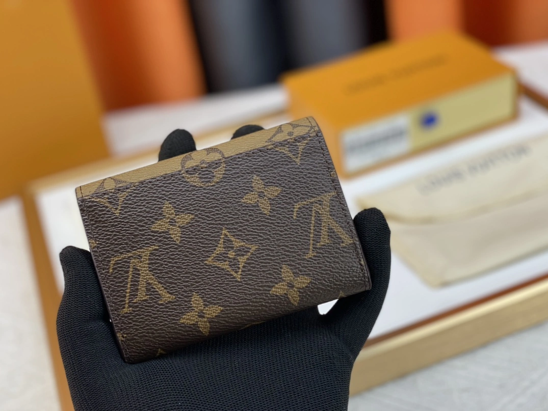 Louis Vuitton LV Card Case Timeless 8972