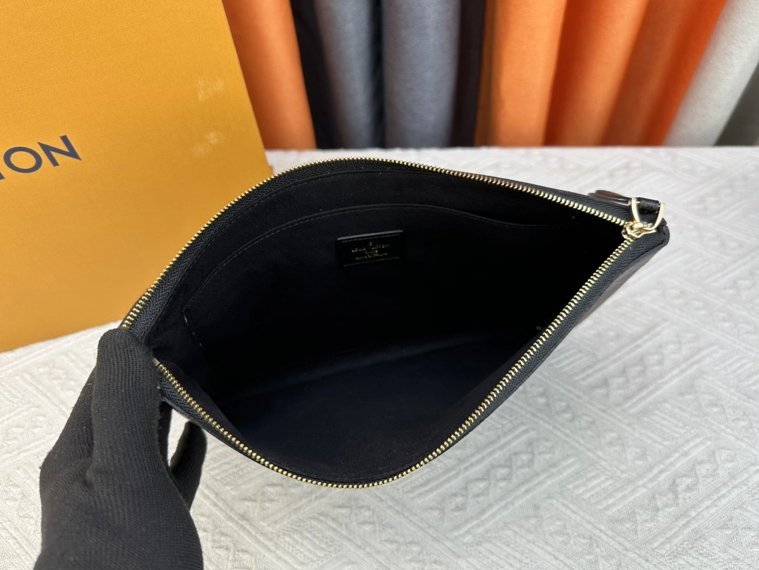 Louis Vuitton LV Wallets For Unisex Sophisticated 2415 - Image 6