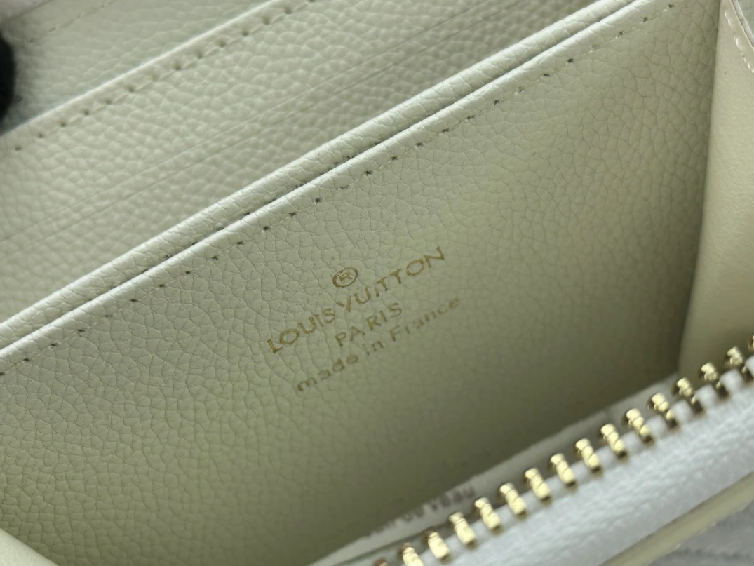 Louis Vuitton LV Wallets Minimalist 4546 - Image 7