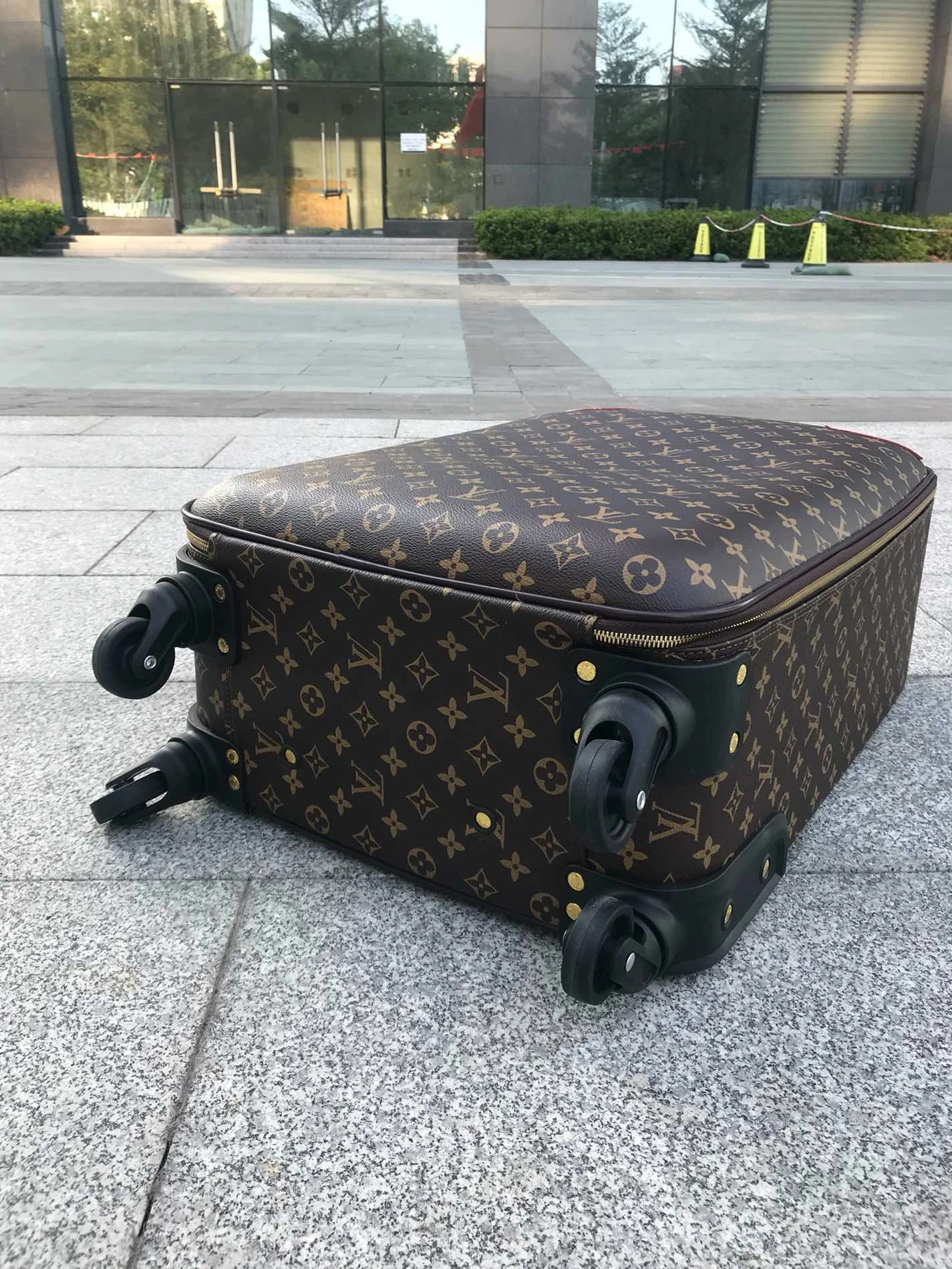 Louis Vuitton Luggage AllSeason 276 - Image 5