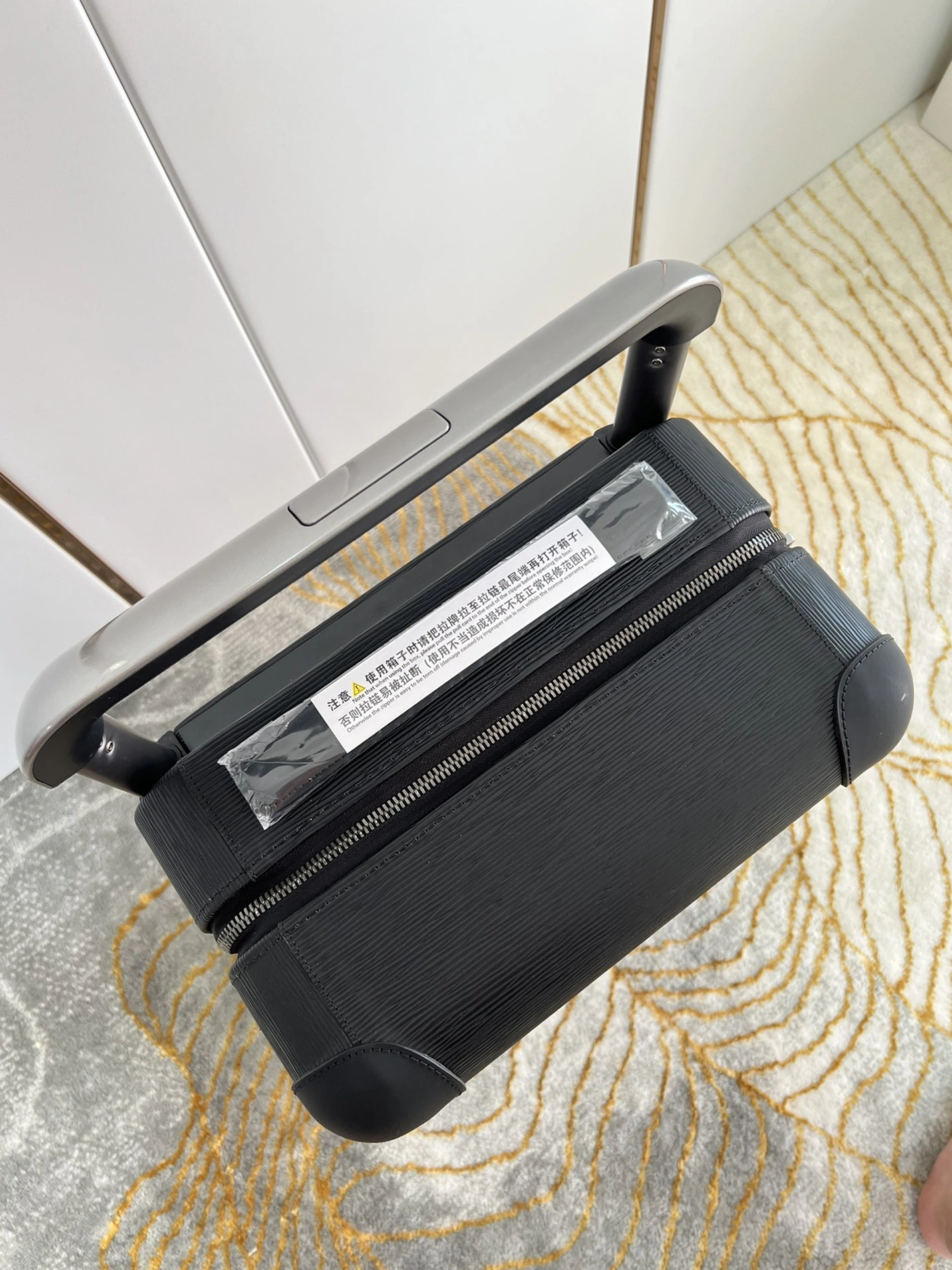 Louis Vuitton Luggage HighQuality 4387 - Image 6