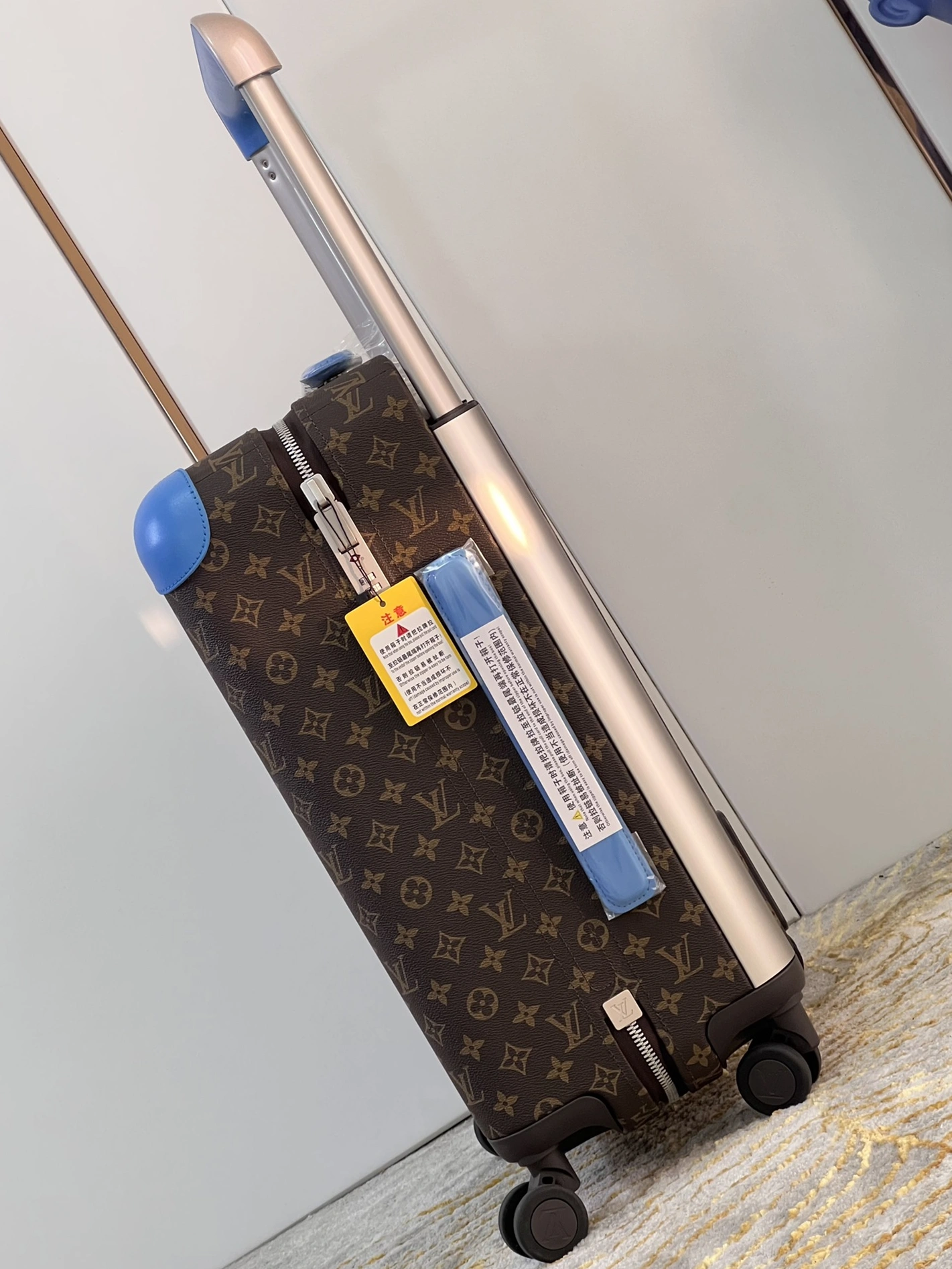 Louis Vuitton Luggage WellDesigned 6111 - Image 4