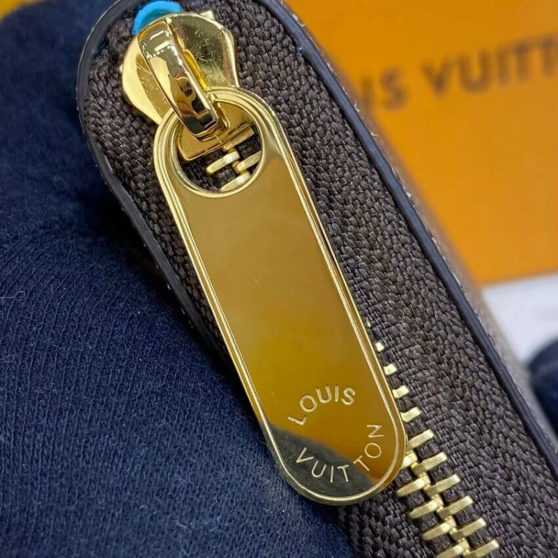 Businessc Louis Vuitton Monogram Canvas Zippy Coin Purse - Image 6