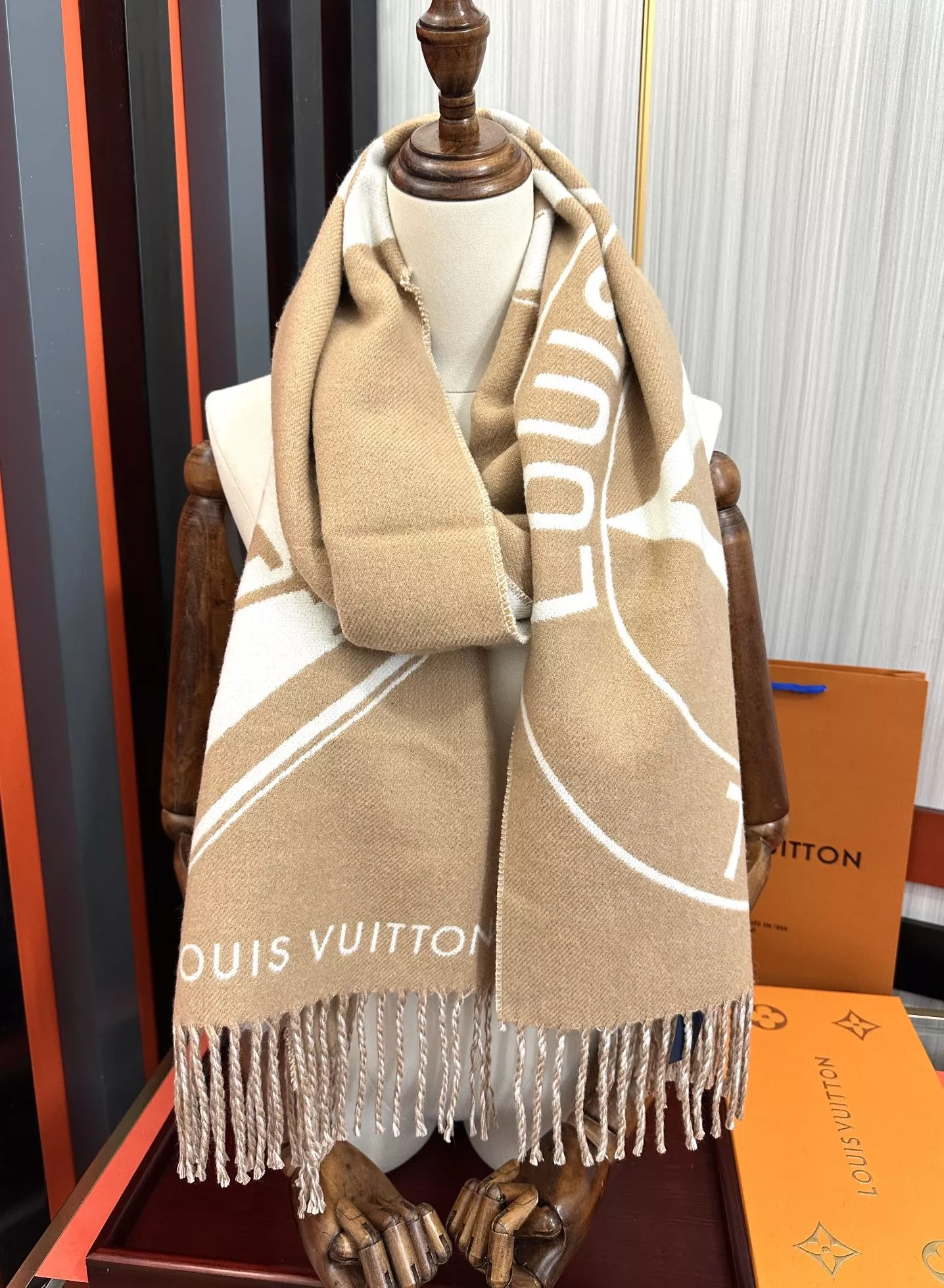Louis Vuitton Scarf For Women Fashionable 4911 - Image 6