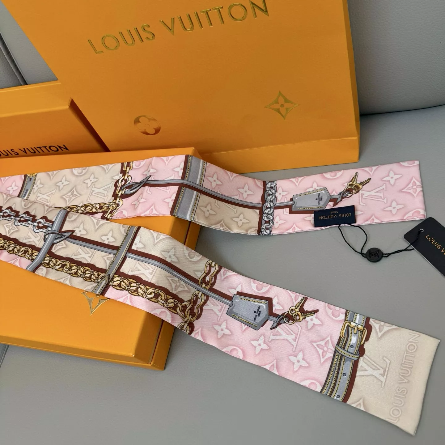 Louis Vuitton Silk Scarf Versatile 2048