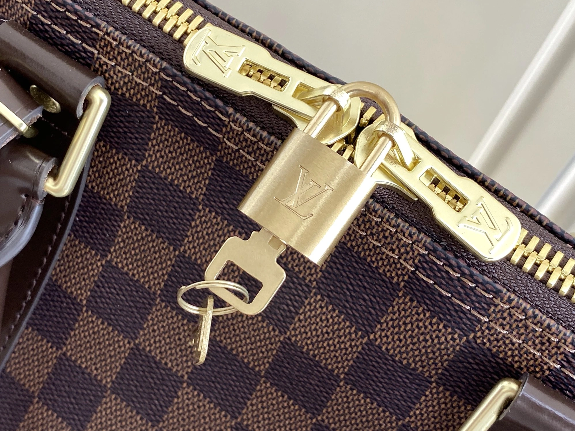 Louis Vuitton Travel Bags Elegant 6645 - Image 5