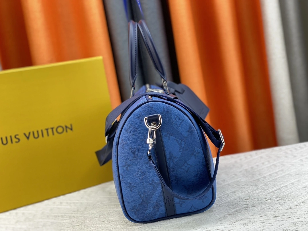 Louis Vuitton Travel Bags For Unisex Stylish 4431