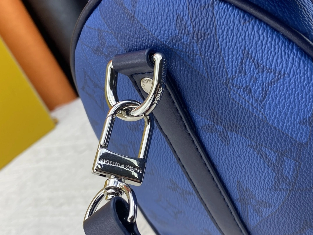 Louis Vuitton Travel Bags For Unisex Stylish 4431 - Image 6