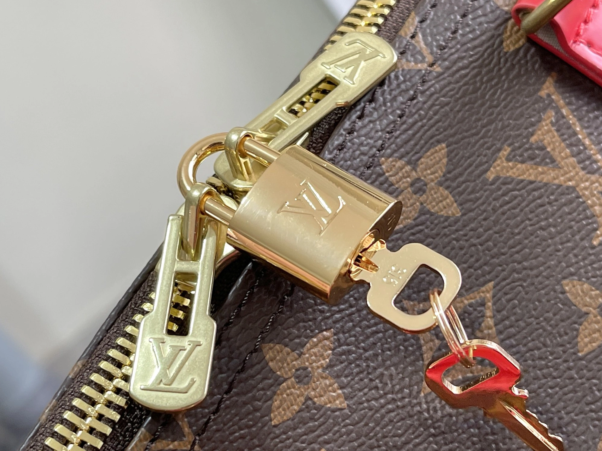 Louis Vuitton Travel Bags In Coffee Flexible 5000 - Image 7