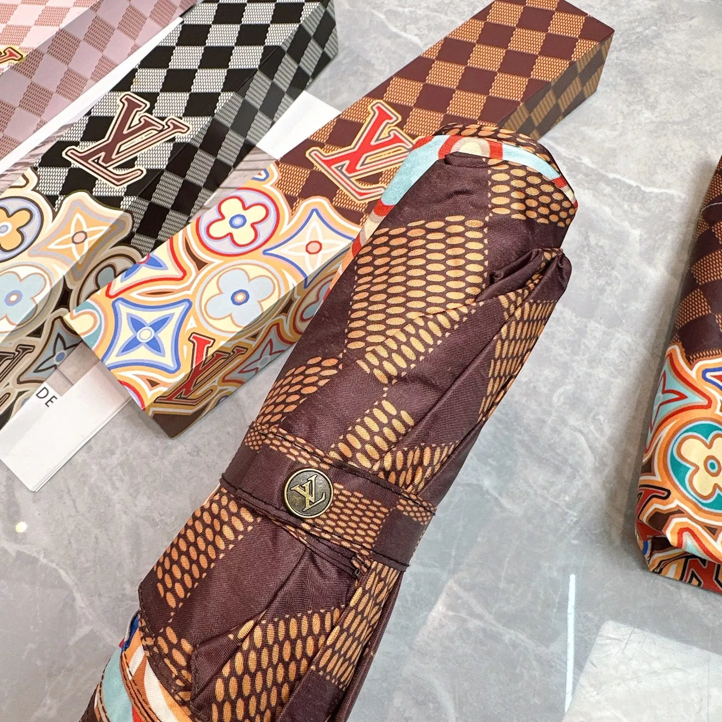 Louis Vuitton Umbrellas ModernLook 9588 - Image 4