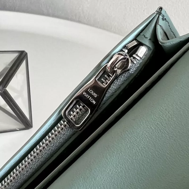 Minimalist 2615 Louis Vuitton AAA Quality Card Case - Image 6