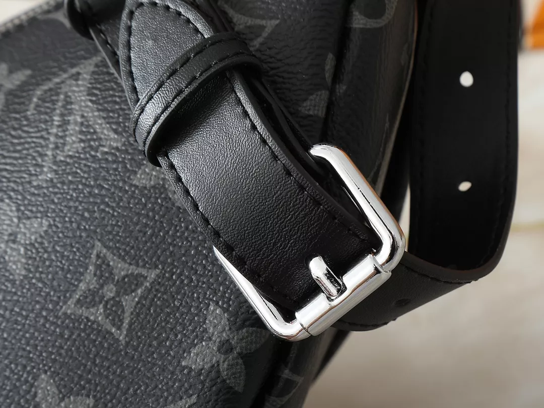 Minimalist 3634 Louis Vuitton LV AAA Quality Belt Bags For Unisex - Image 7