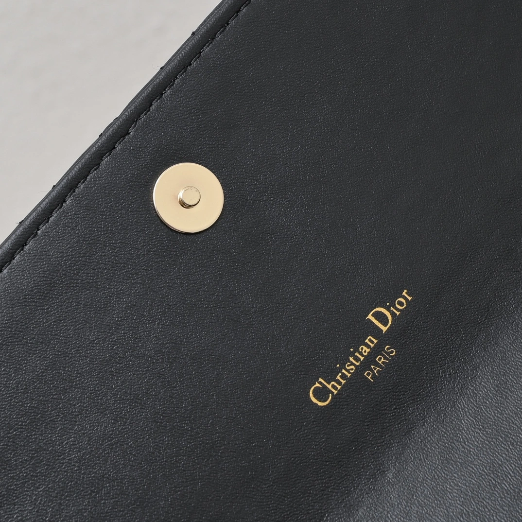 Minimalist 7939 Christian Dior AAA Quality Messenger Bags For Women - Image 7