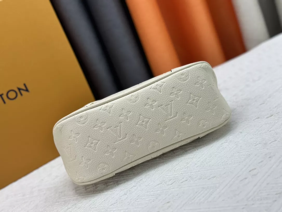 Modern 4067 Louis Vuitton AAA Quality Messenger Bags For Women - Image 5