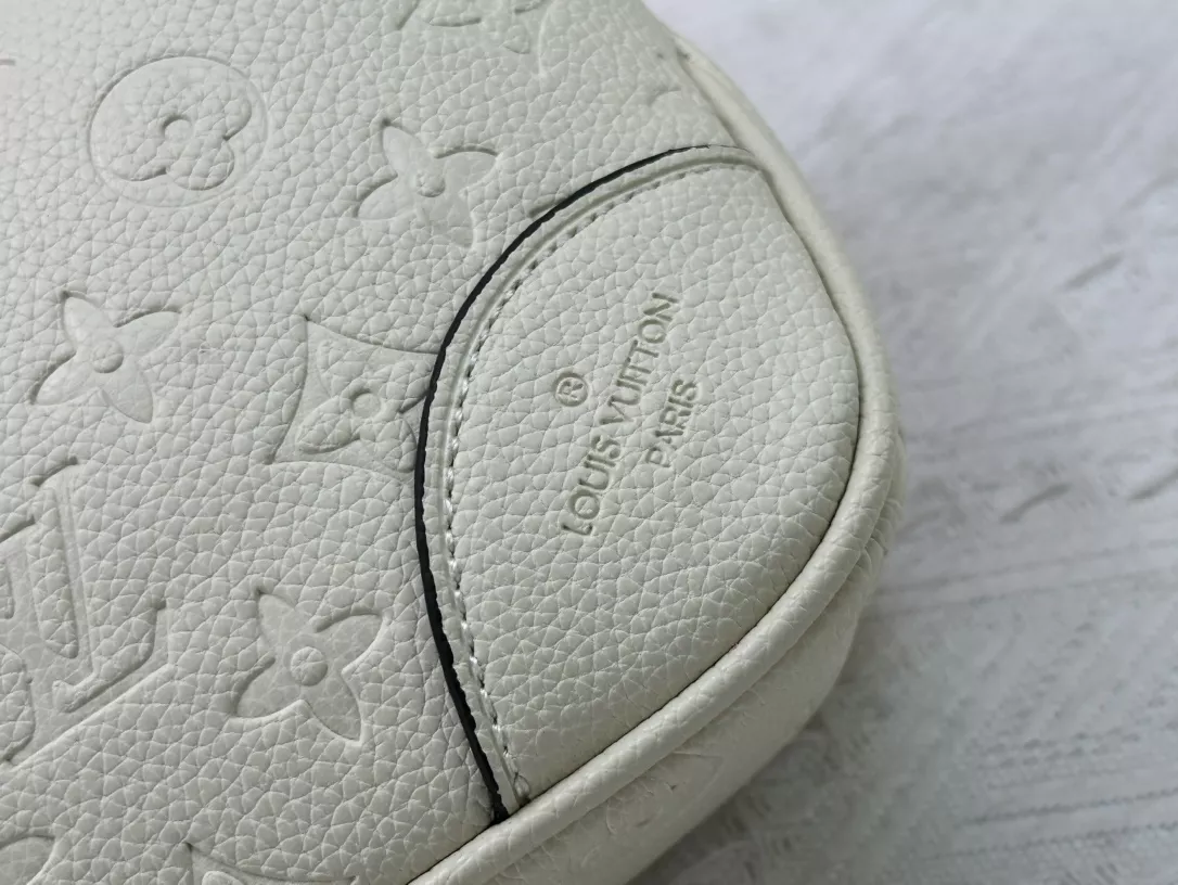 Modern 4067 Louis Vuitton AAA Quality Messenger Bags For Women - Image 6