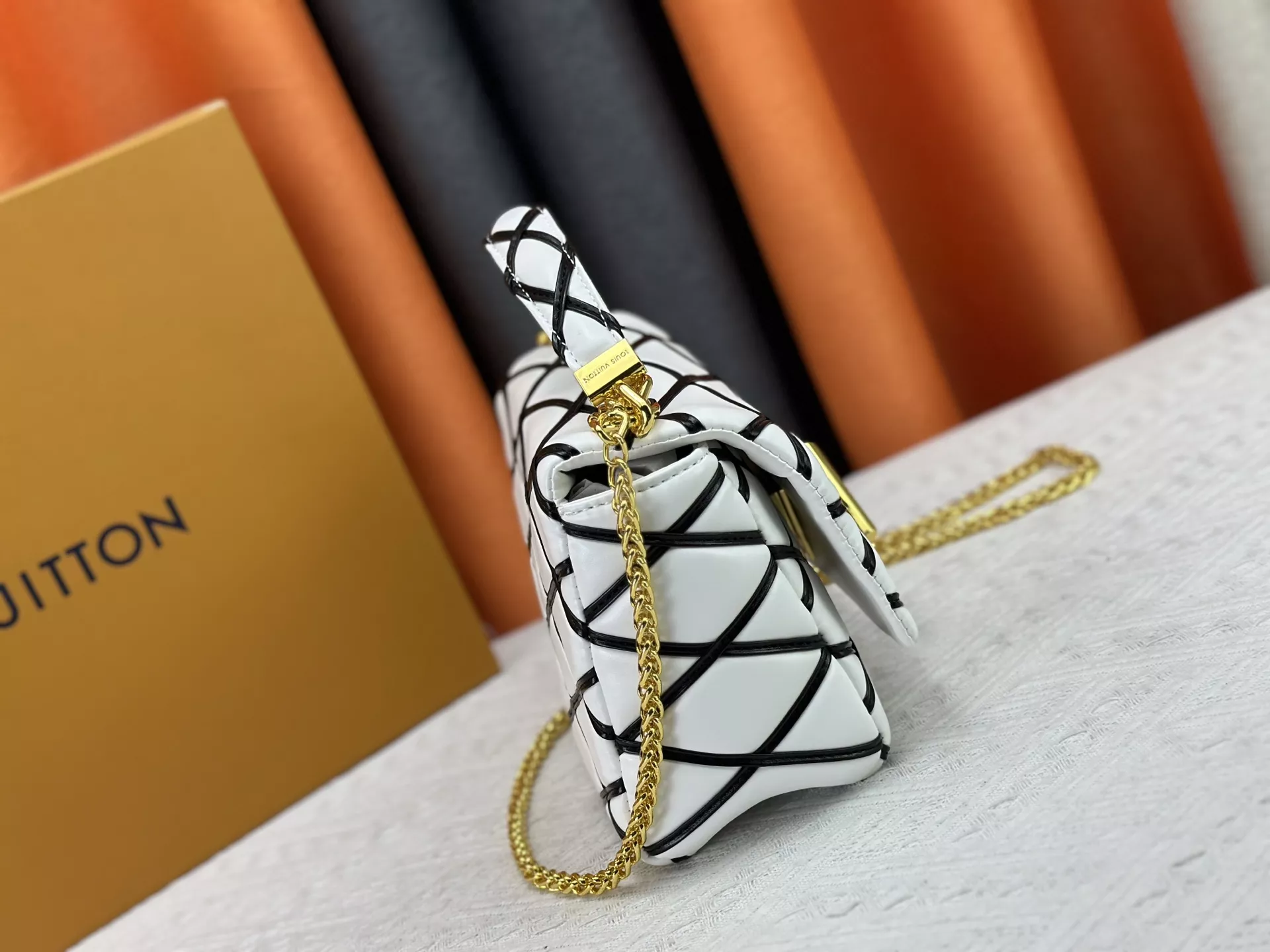 Modern 4460 Louis Vuitton AAA Quality Messenger Bags For Women - Image 3