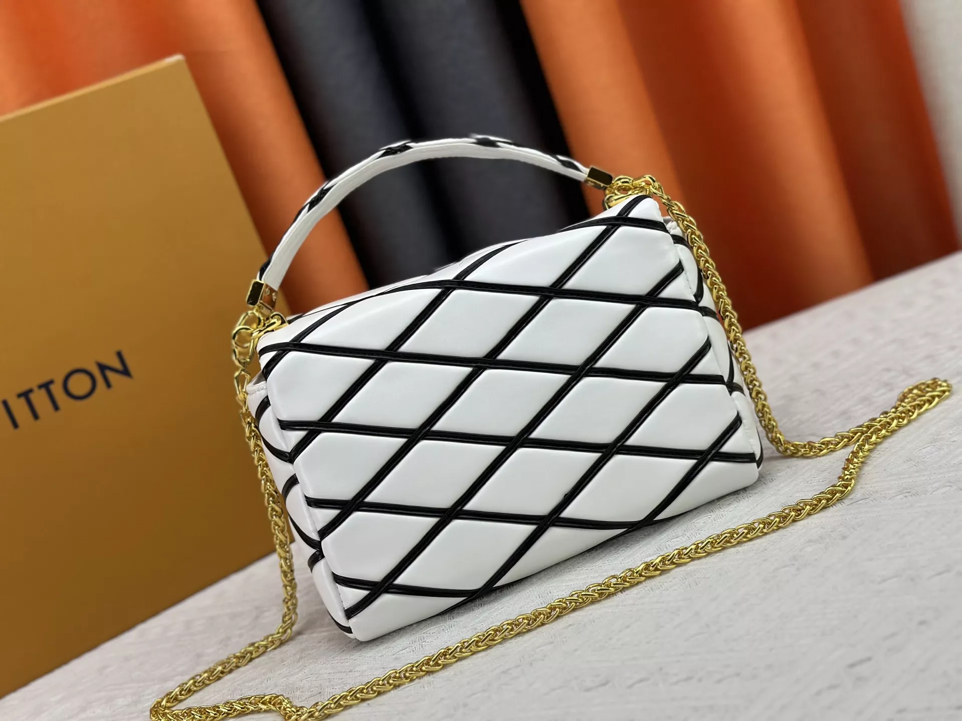 Modern 4460 Louis Vuitton AAA Quality Messenger Bags For Women - Image 4