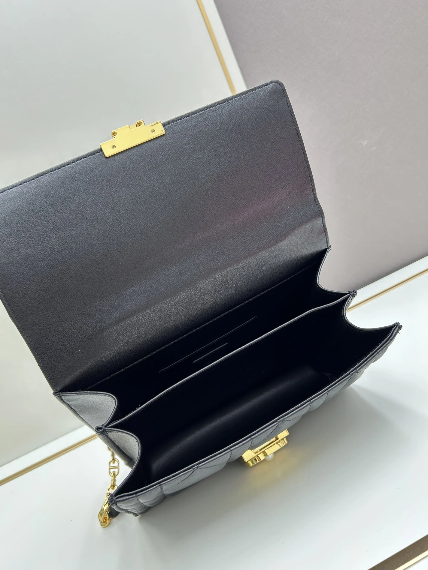 Modern 595 Christian Dior AAA Quality Messenger Bags For Women - Image 8