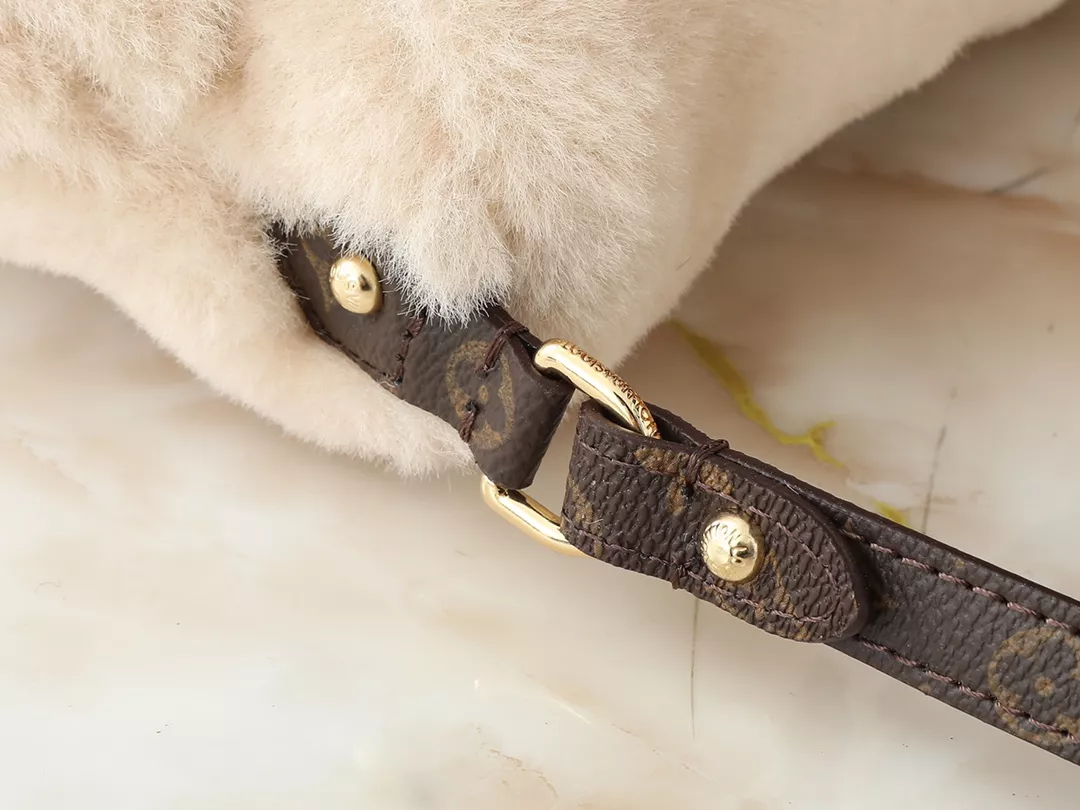 ModernLook 4518 Louis Vuitton AAA Quality Messenger Bags For Women - Image 7