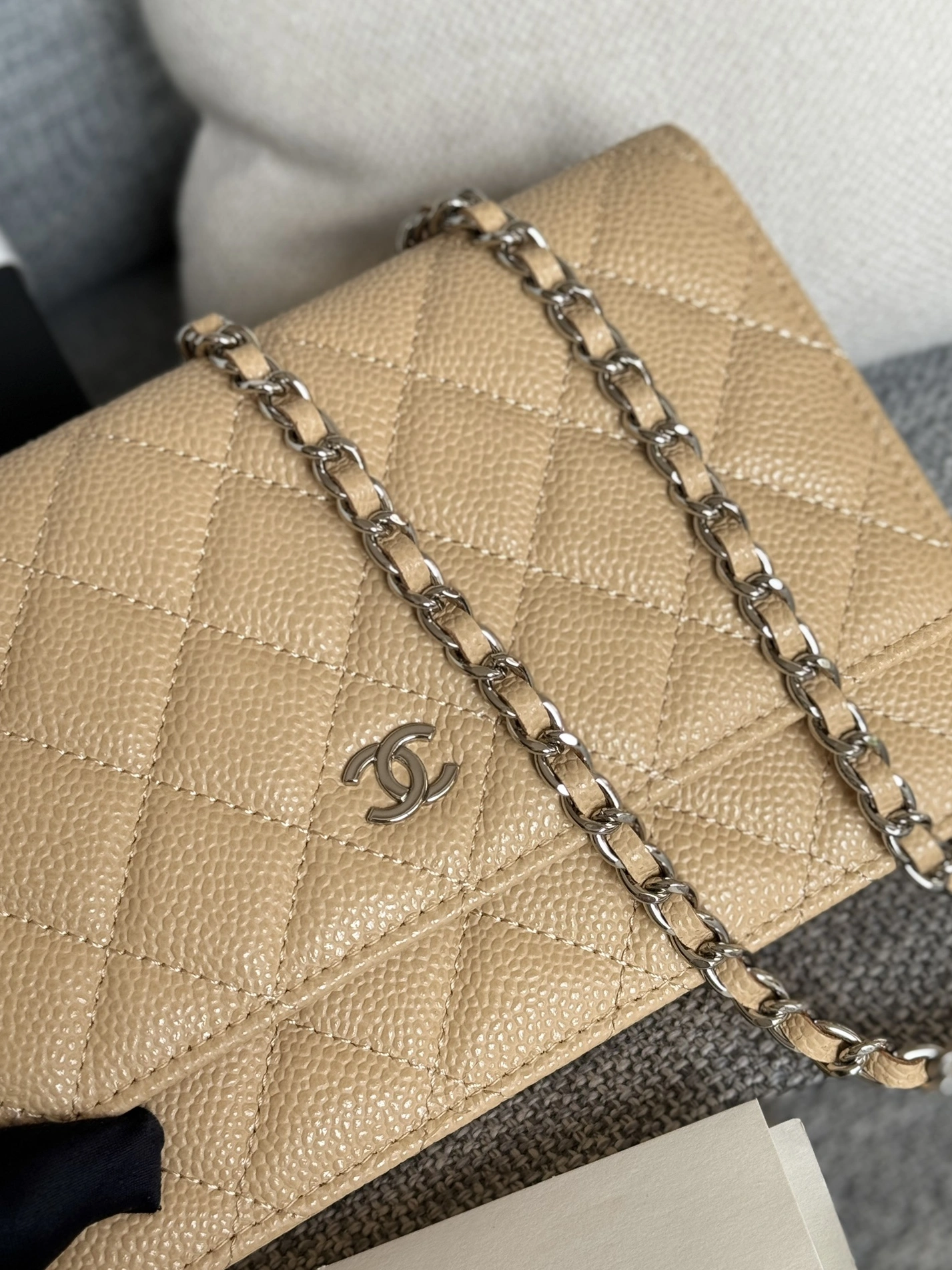 ModernLook 4538 Chanel AAA Quality Messenger Bags In Silver For Women - Image 4