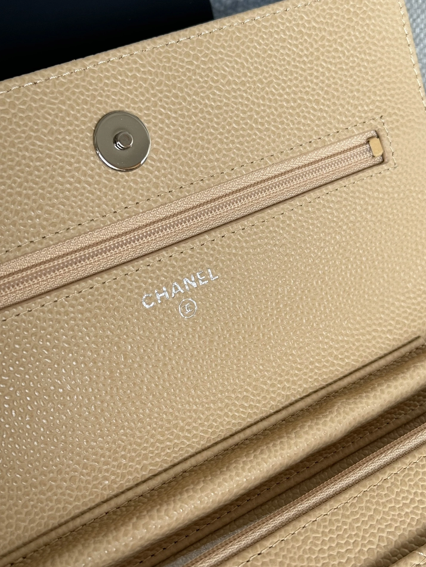 ModernLook 4538 Chanel AAA Quality Messenger Bags In Silver For Women - Image 6