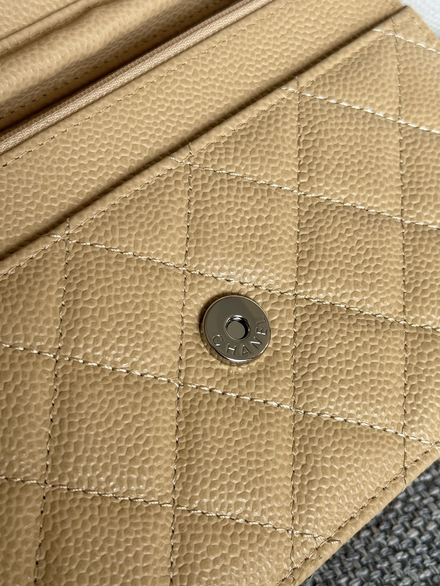 ModernLook 4538 Chanel AAA Quality Messenger Bags In Silver For Women - Image 7