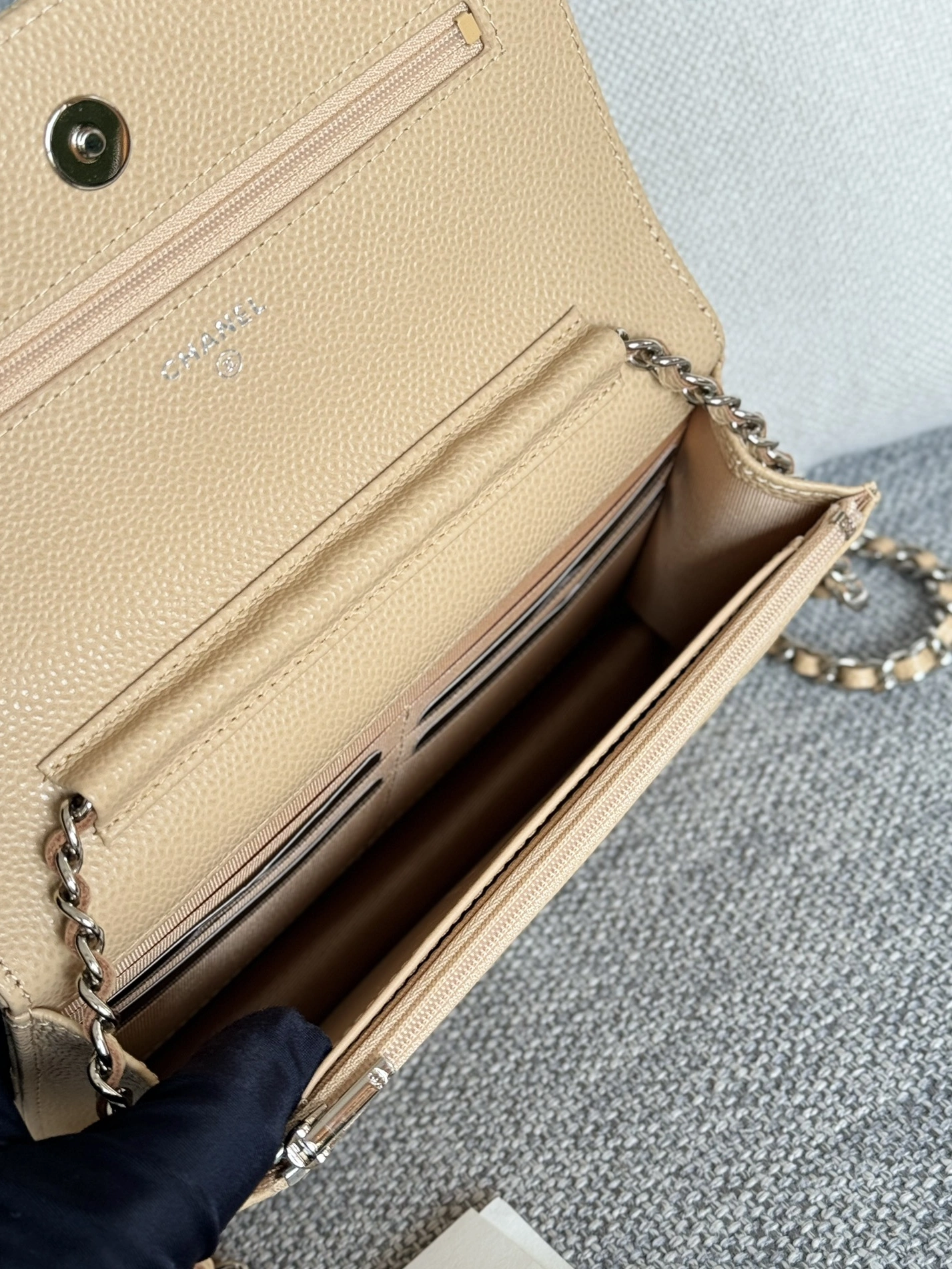 ModernLook 4538 Chanel AAA Quality Messenger Bags In Silver For Women - Image 8