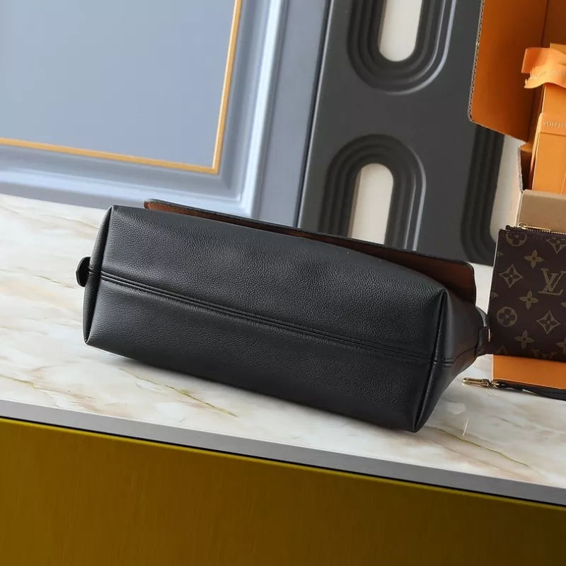 ModernLook 7558 Louis Vuitton AAA Quality Messenger Bags For Women - Image 4