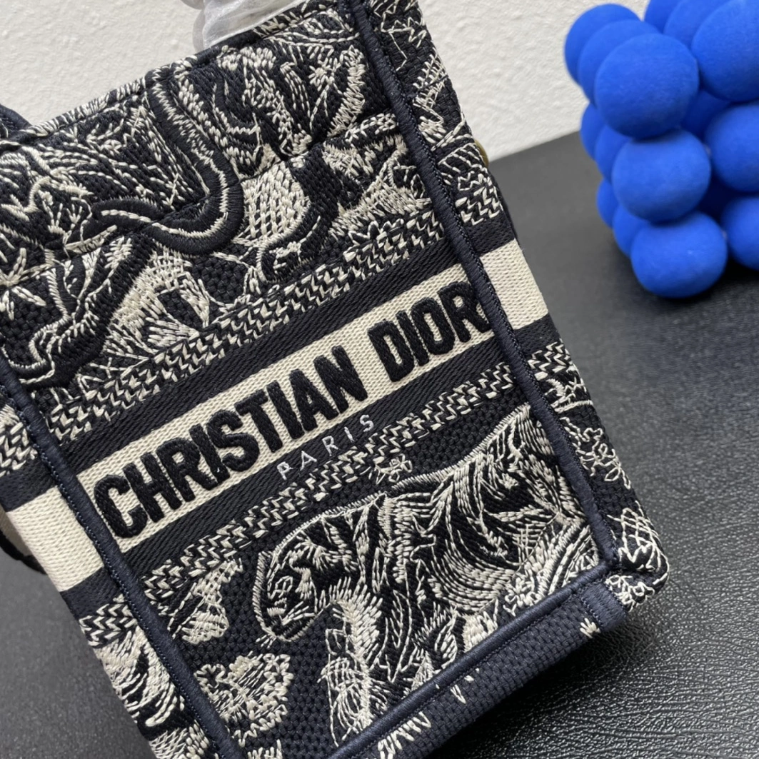 ModernLook 8868 Christian Dior AAA Quality Handbags For Women - Image 3