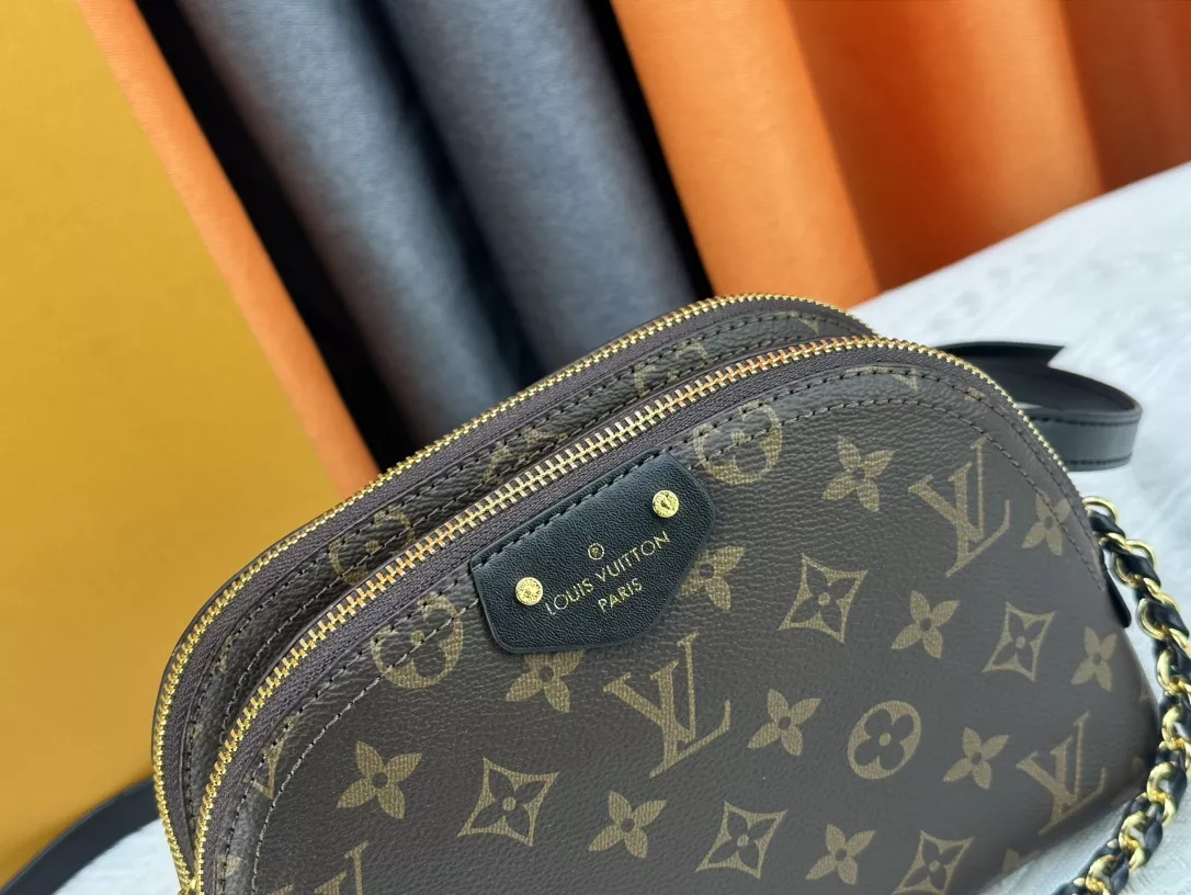 Popular 9997 Louis Vuitton AAA Quality Messenger Bags For Women - Image 6