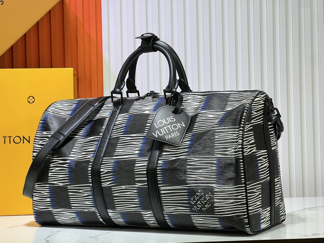 Practical 5311 Louis Vuitton Travel Bags - Image 3