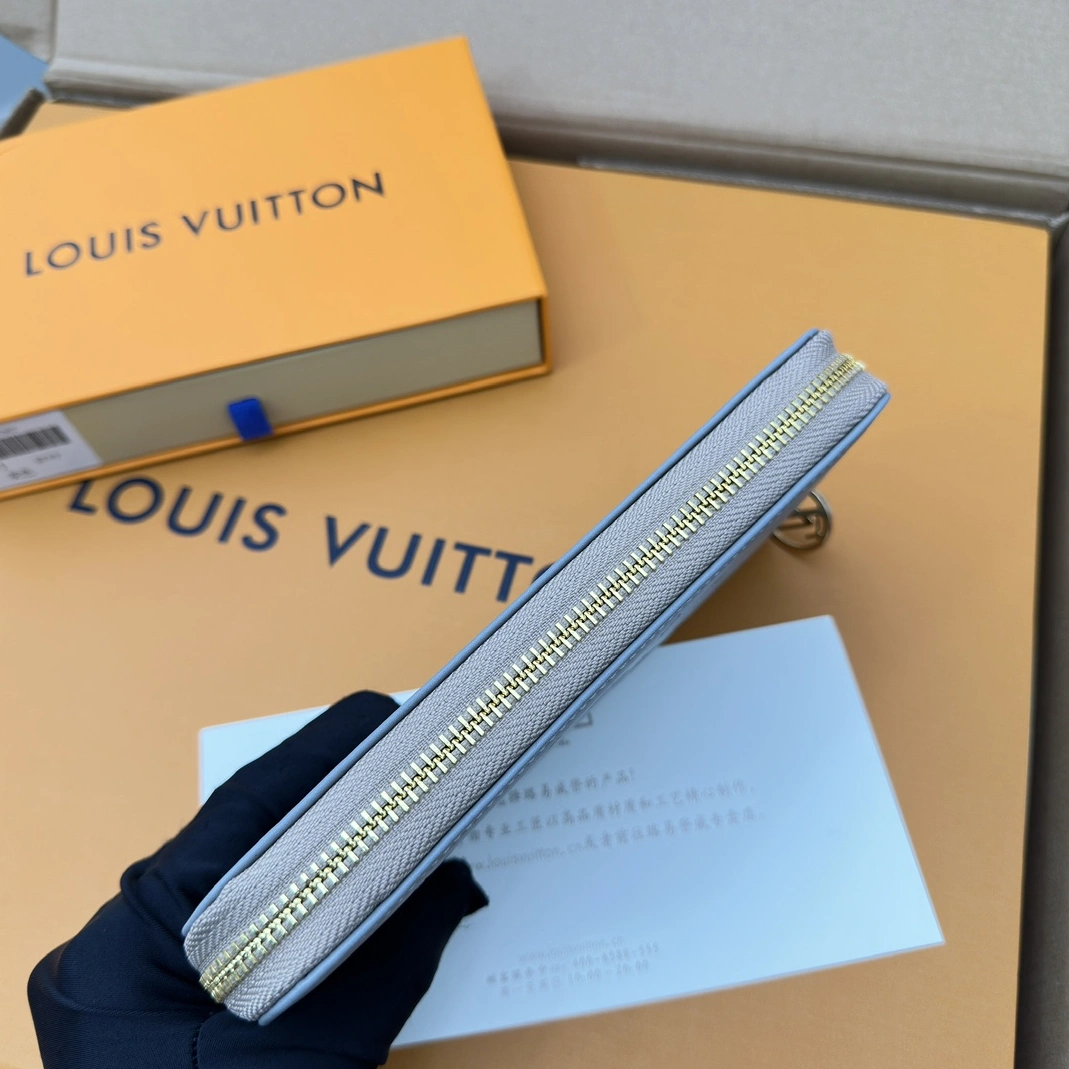 Refined 5131 Louis Vuitton LV Wallets For Women - Image 4