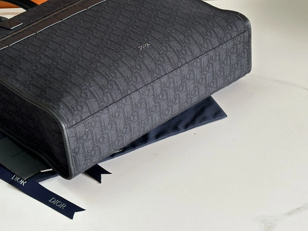 Refined 8189 Christian Dior AAA Man Handbags - Image 4