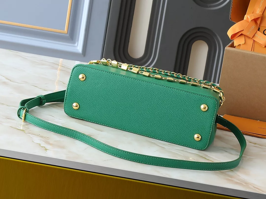 Reliable 2130 Louis Vuitton AAA Quality Messenger Bags For Women - Image 4